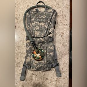 Camelbak Maximum Gear Army ACU Camo Hydration System Carrier Pack Thermobak 3L